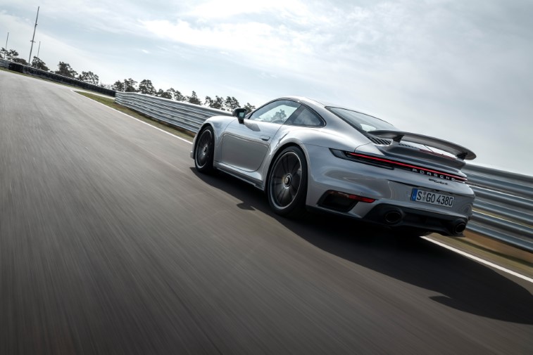 2021 Porsche 911 Turbo S resim galerisi
