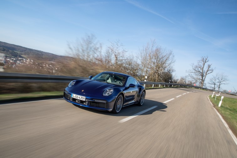 2021 Porsche 911 Turbo S resim galerisi