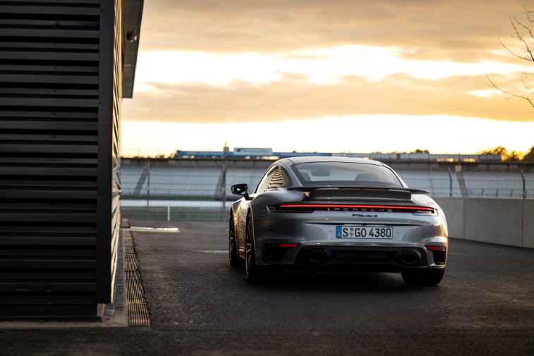 2021 Porsche 911 Turbo S resim galerisi