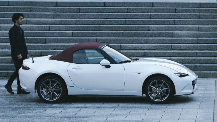 Mazda 100th Anniversary Modelleri resim galerisi 
