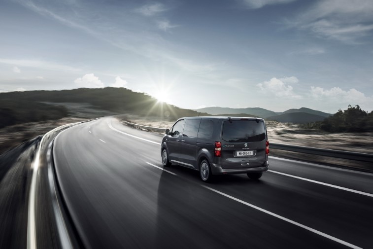 2021 Peugeot e-Traveller resim galerisi (05.06.2020)