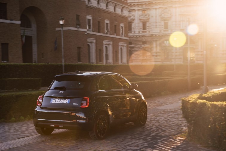 Fiat 500 Hatchback La Prima resim galerisi