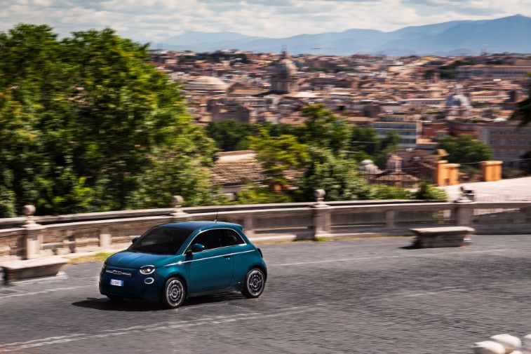 Fiat 500 Hatchback La Prima resim galerisi