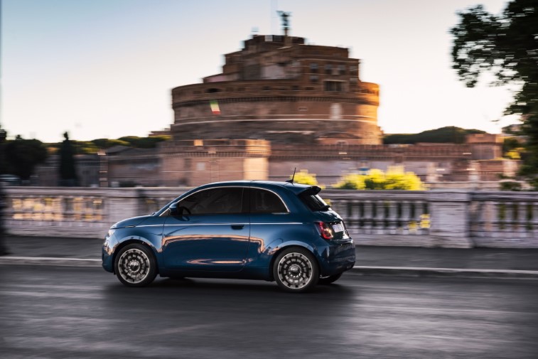 Fiat 500 Hatchback La Prima resim galerisi