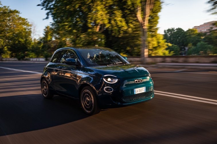 Fiat 500 Hatchback La Prima resim galerisi
