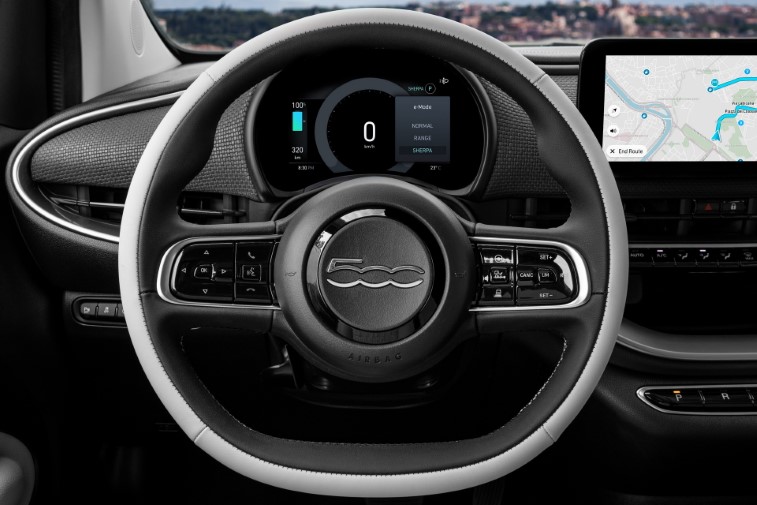 Fiat 500 Hatchback La Prima resim galerisi