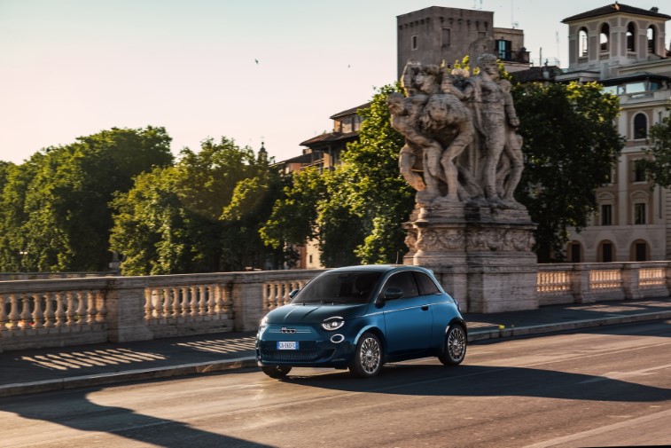 Fiat 500 Hatchback La Prima resim galerisi