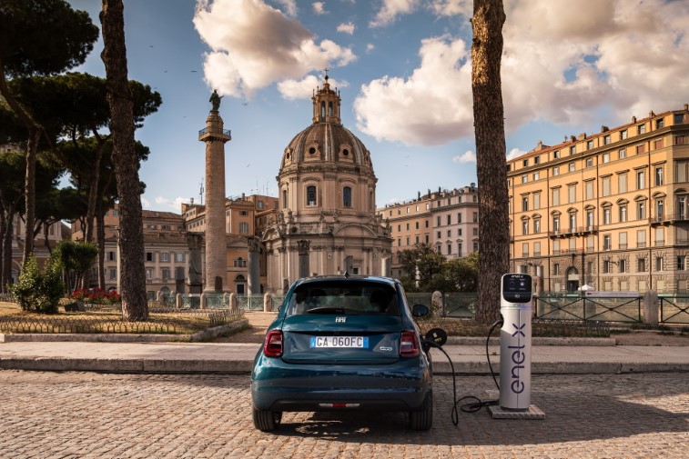 Fiat 500 Hatchback La Prima resim galerisi