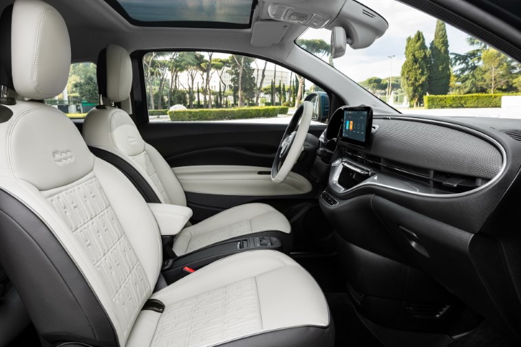 Fiat 500 Hatchback La Prima resim galerisi