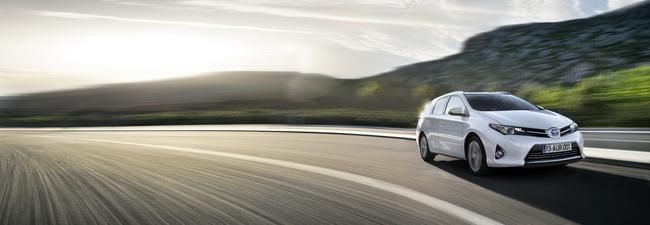 YEN TOYOTA AURS TOURNG SPORTS RESM FOTORAF GALERS