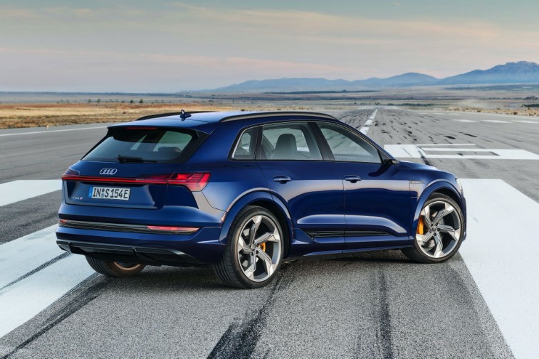2021 Audi e-tron S ve e-tron S Sportback resim galerisi
