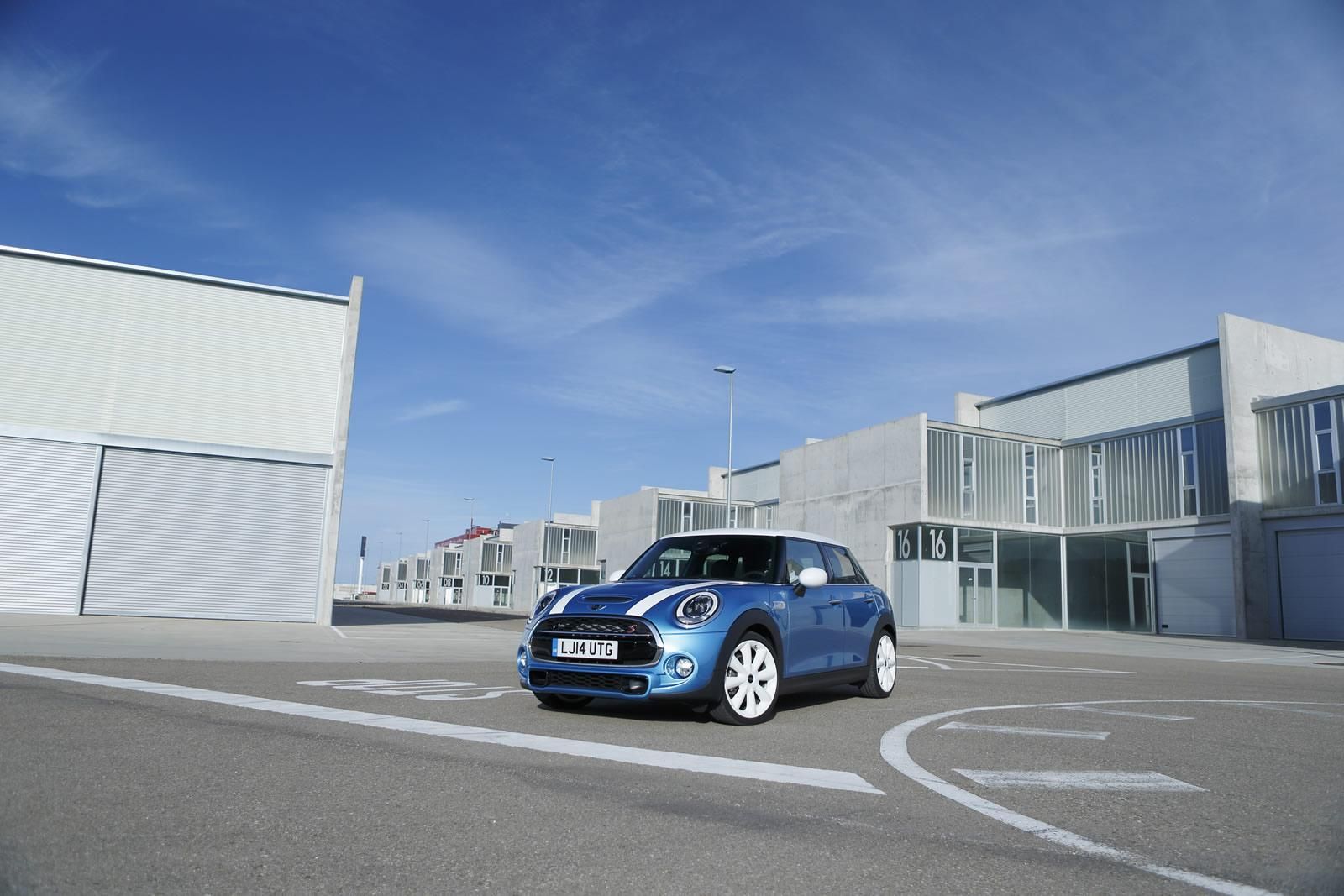 YEN BE KAPILI MN COOPER S DETAYLI RESM GALERS