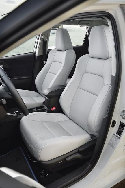 YEN TOYOTA AURS TOURNG SPORTS RESM FOTORAF GALERS