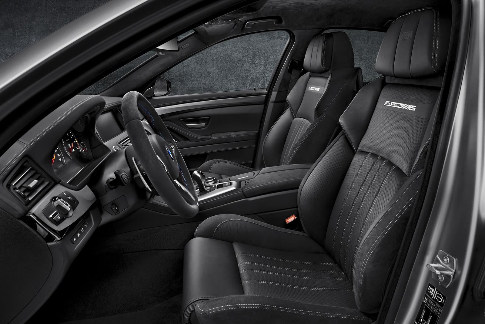 YEN BMW M5 30. YIL ZEL SER RESM GALERS 