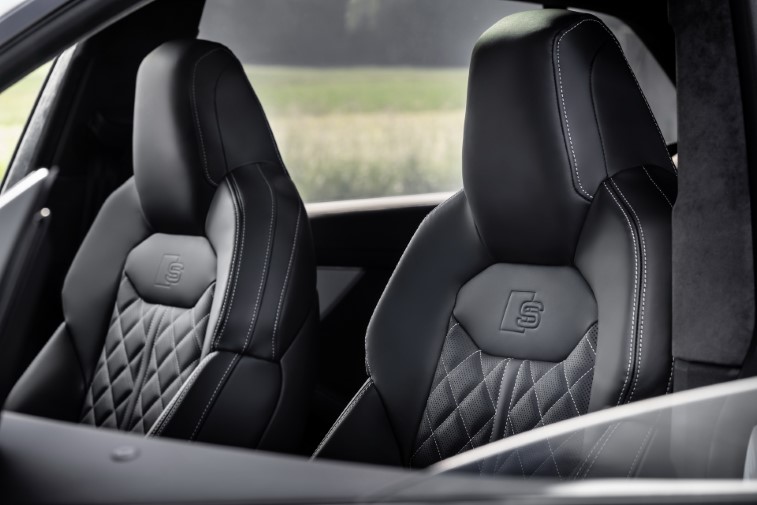 Audi Q8 TFSIe Quattro Plug-in Hybrid resim galerisi (15.10.2020)