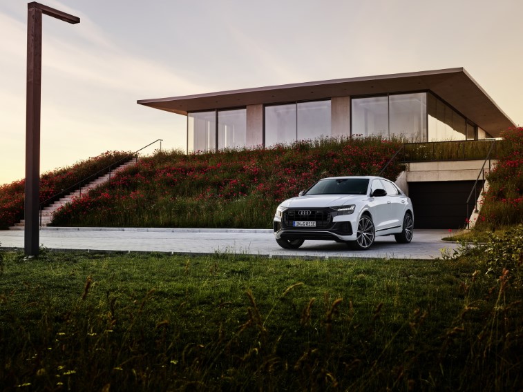 Audi Q8 TFSIe Quattro Plug-in Hybrid resim galerisi (15.10.2020)