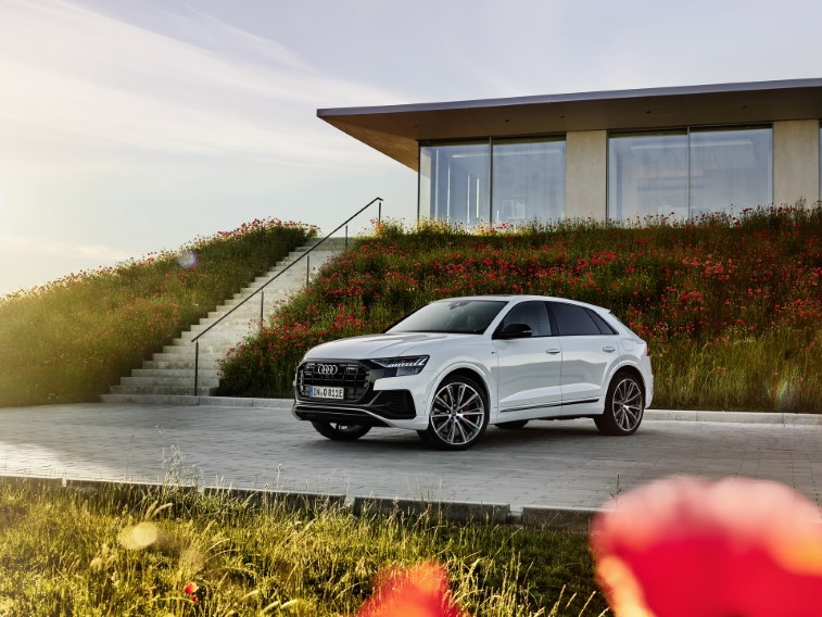 Audi Q8 TFSIe Quattro Plug-in Hybrid resim galerisi (15.10.2020)