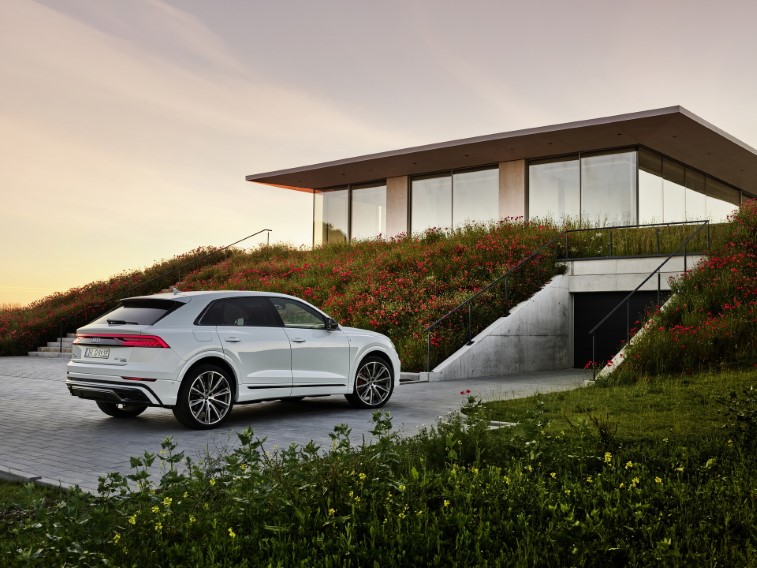 Audi Q8 TFSIe Quattro Plug-in Hybrid resim galerisi (15.10.2020)