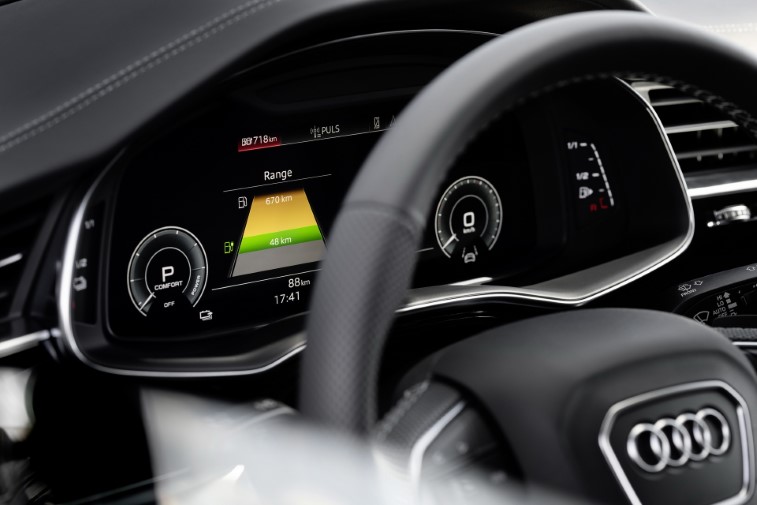 Audi Q8 TFSIe Quattro Plug-in Hybrid resim galerisi (15.10.2020)