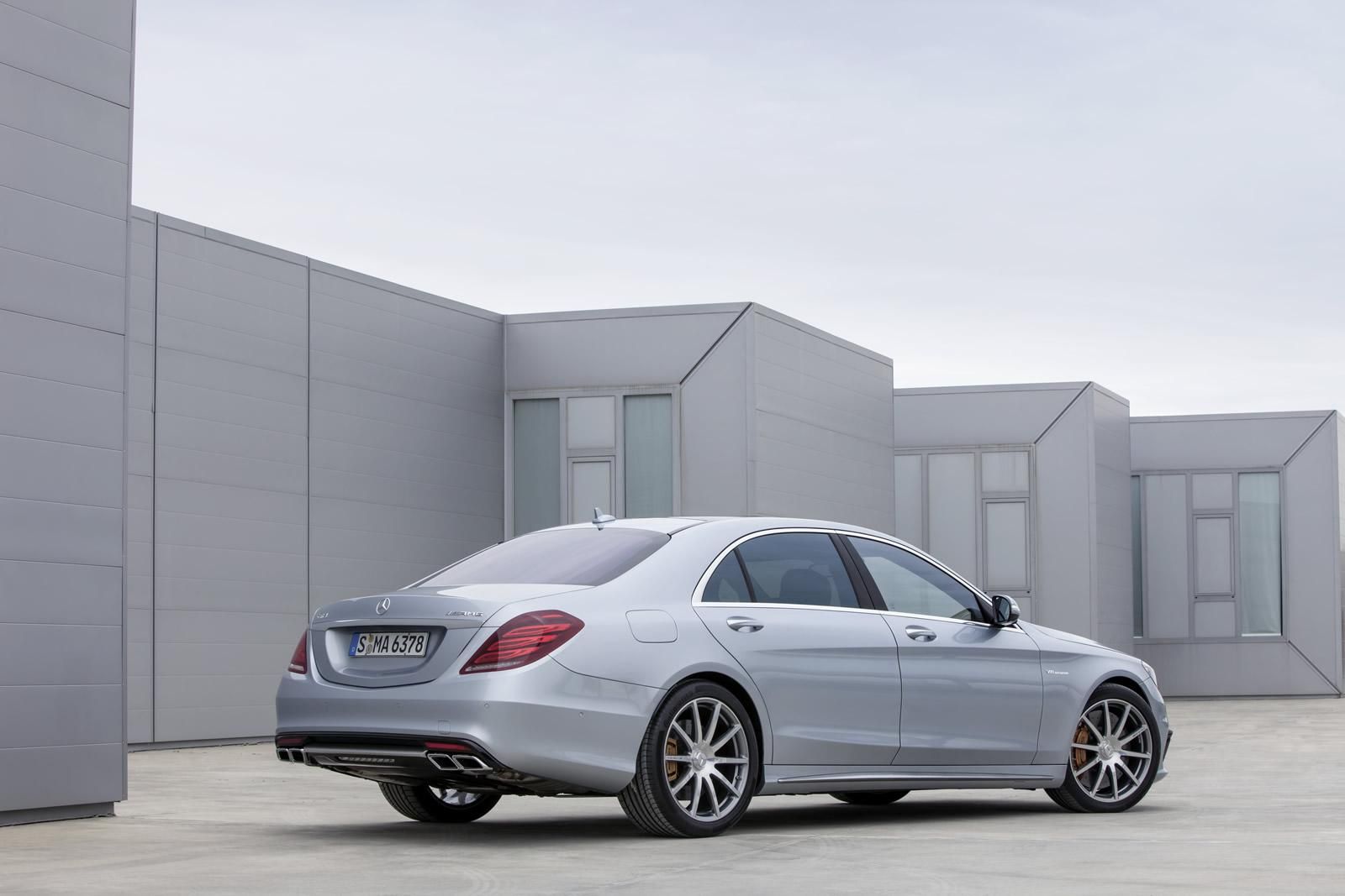 YEN MERCEDES S63 AMG RESM FOTORAF GALERS