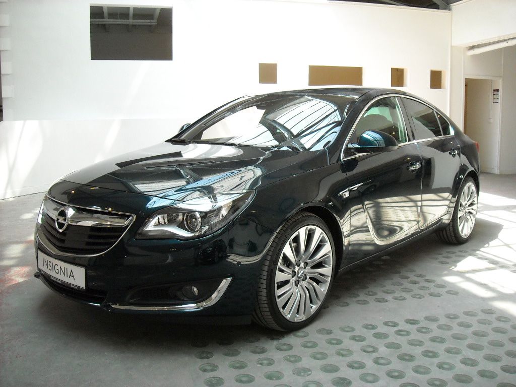 YEN MAKYAJLI OPEL NSGNA DI GRNM RESMLER