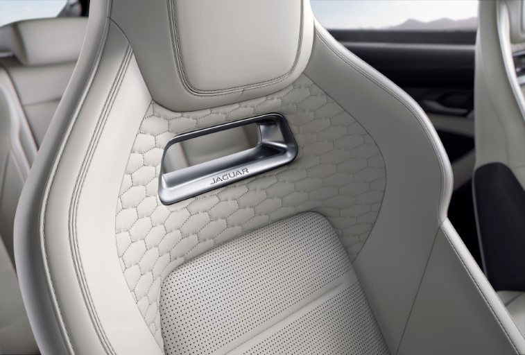 2021 Jaguar F-Pace SVR resim galerisi (03.12.2020)