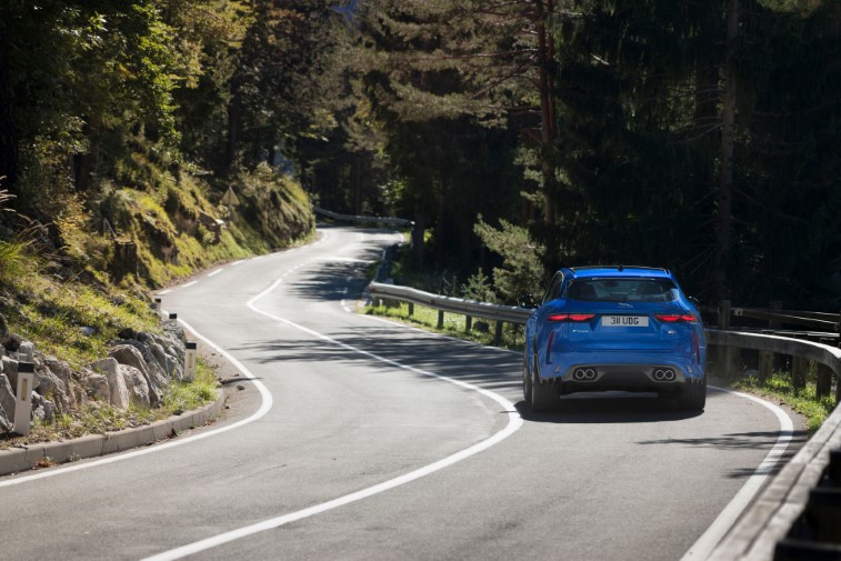 2021 Jaguar F-Pace SVR resim galerisi (03.12.2020)