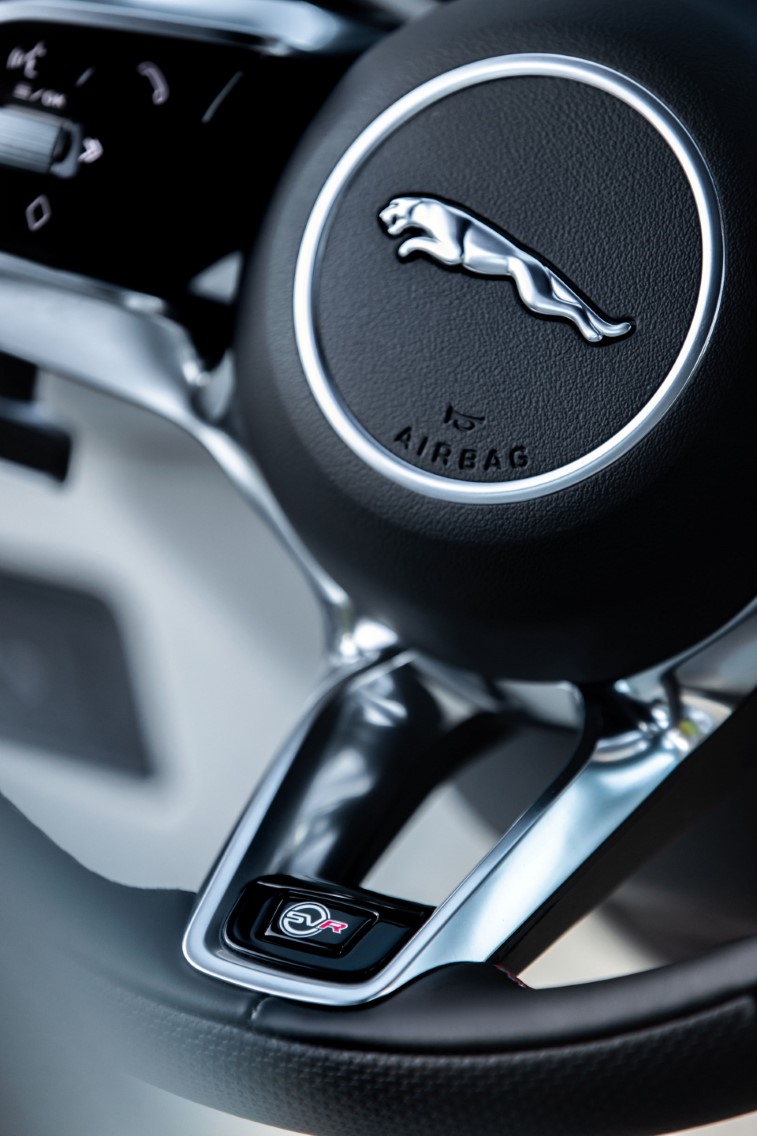 2021 Jaguar F-Pace SVR resim galerisi (03.12.2020)