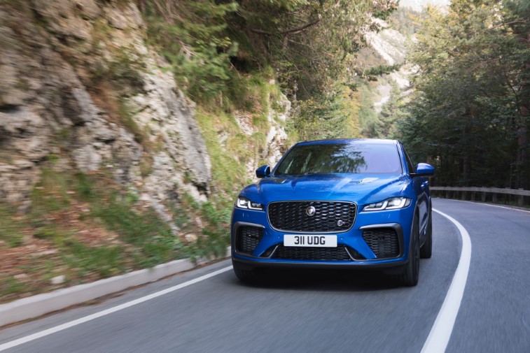 2021 Jaguar F-Pace SVR resim galerisi (03.12.2020)