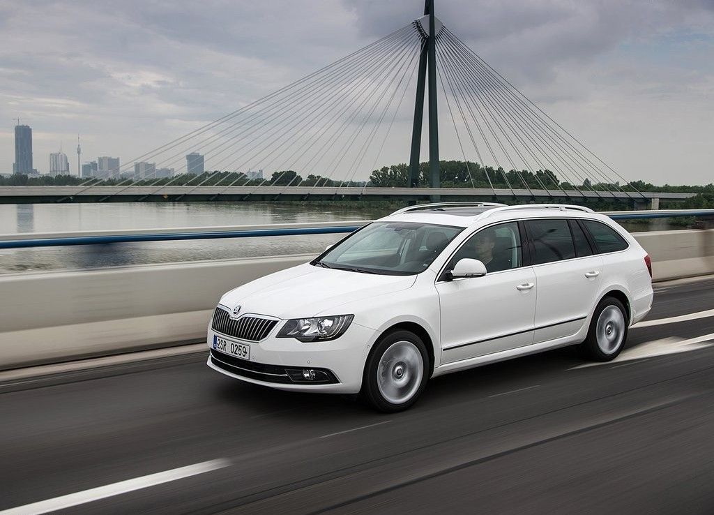 YEN MAKYAJLI SKODA SUPERB COMB GALER