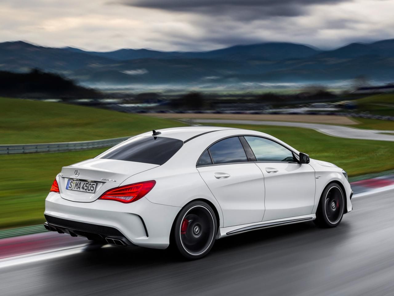 YEN MERCEDES CLA 45 AMG GALER