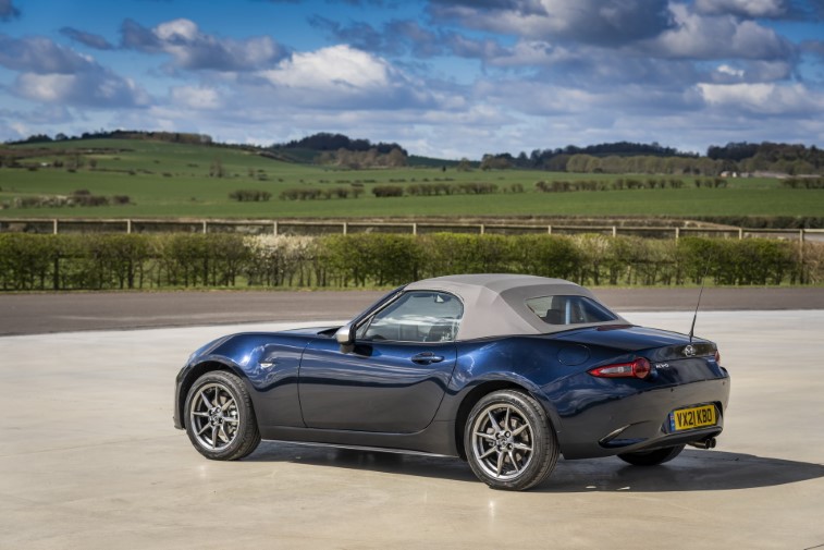 2021 Mazda MX-5 Sport Venture Edition resim galerisi (12.04.2021)