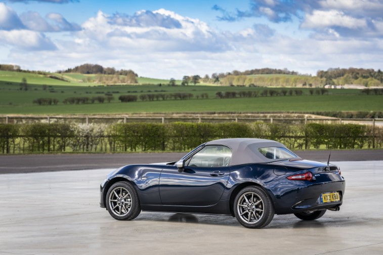 2021 Mazda MX-5 Sport Venture Edition resim galerisi (12.04.2021)