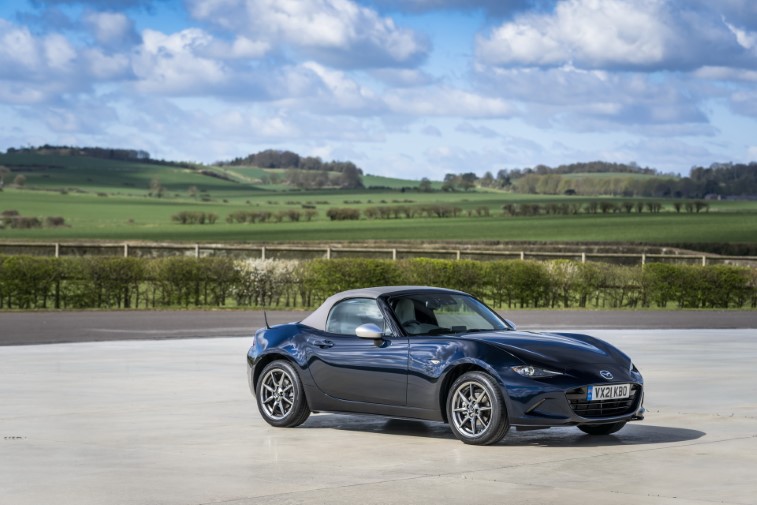 2021 Mazda MX-5 Sport Venture Edition resim galerisi (12.04.2021)