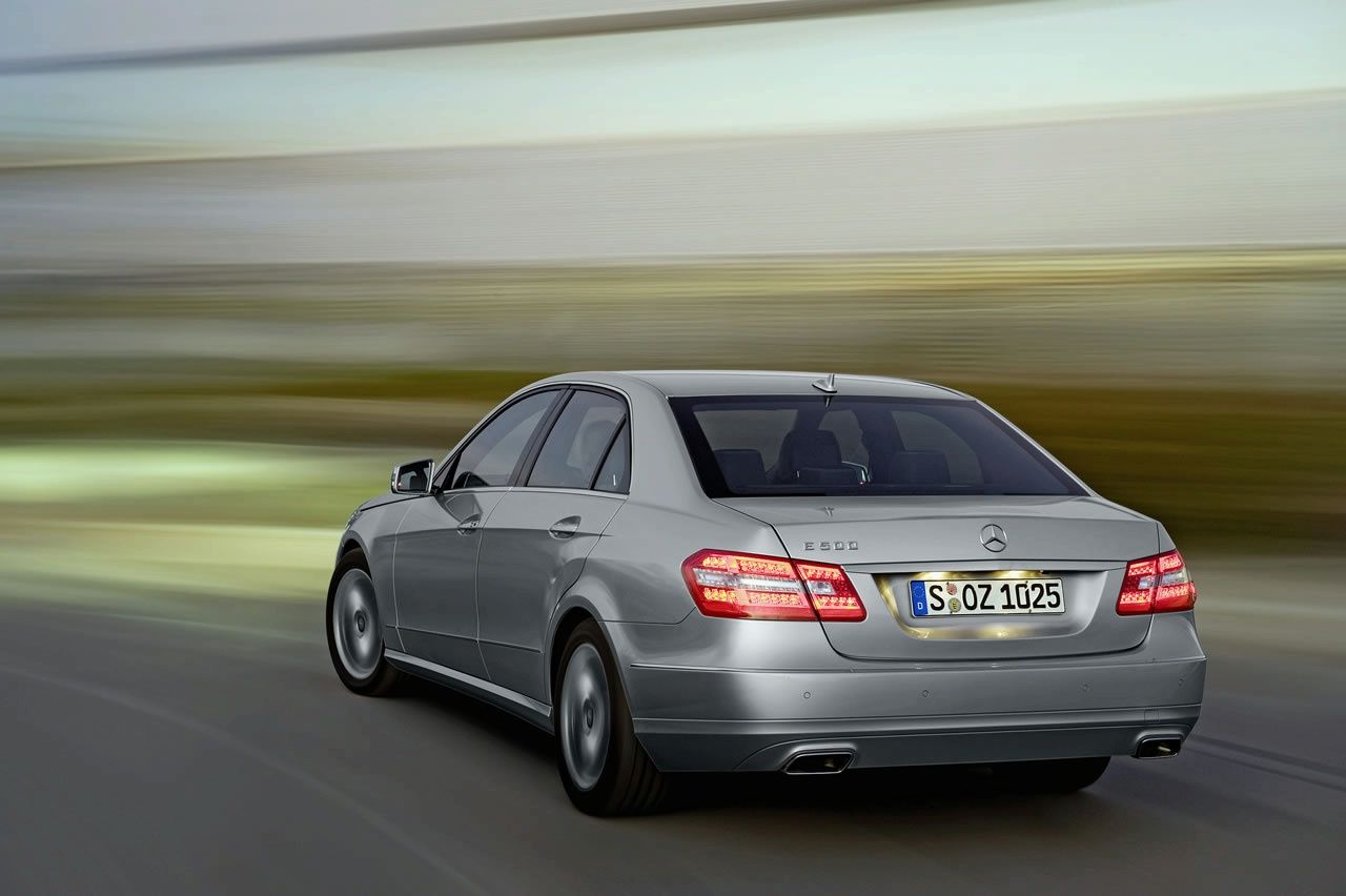 MERCEDES E SEDAN (2010)