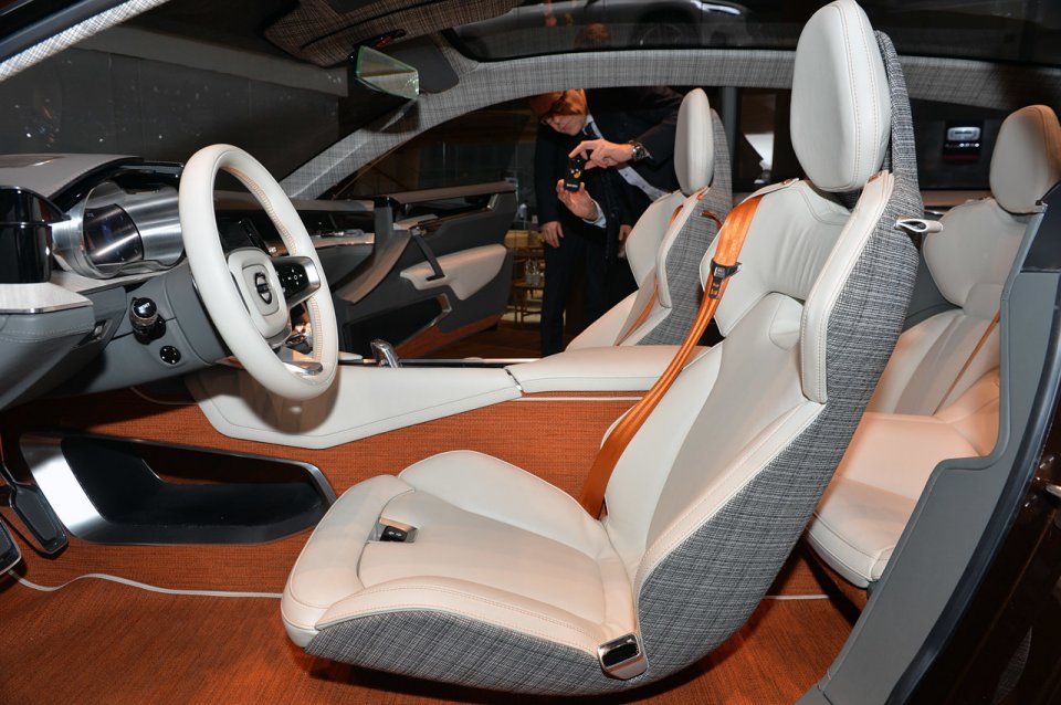 VOLVO CONCEPT ESTATE CENEVRE RESM GALERS