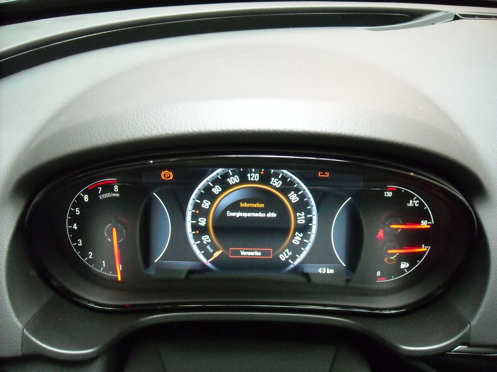 YEN MAKYAJLI OPEL NSGNA  MEKAN RESMLER