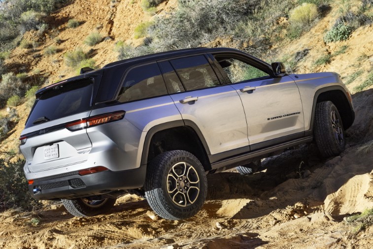 2022 Jeep Grand Cherokee 5 Koltuklu SWB resim galerisi (30.09.2021)