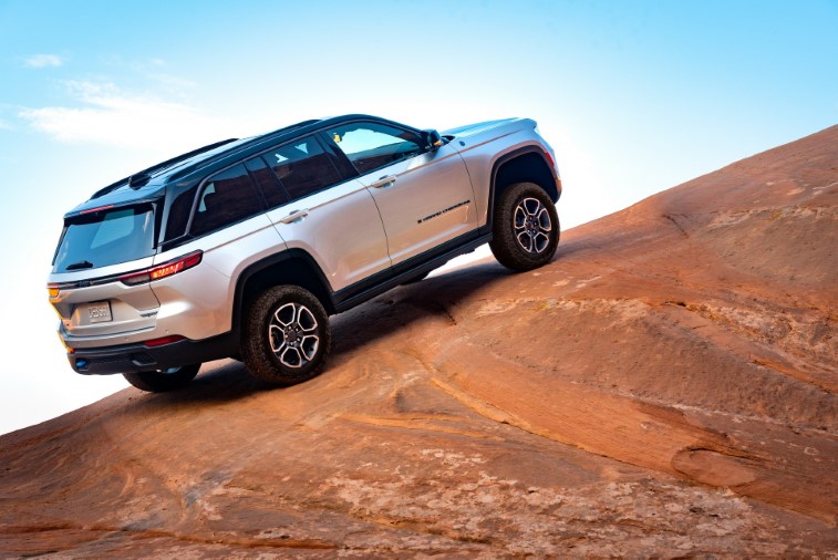 2022 Jeep Grand Cherokee 5 Koltuklu SWB resim galerisi (30.09.2021)