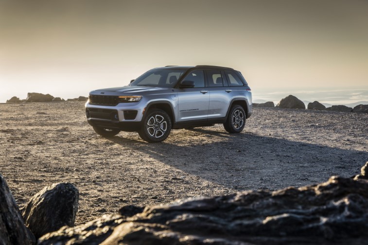 2022 Jeep Grand Cherokee 5 Koltuklu SWB resim galerisi (30.09.2021)