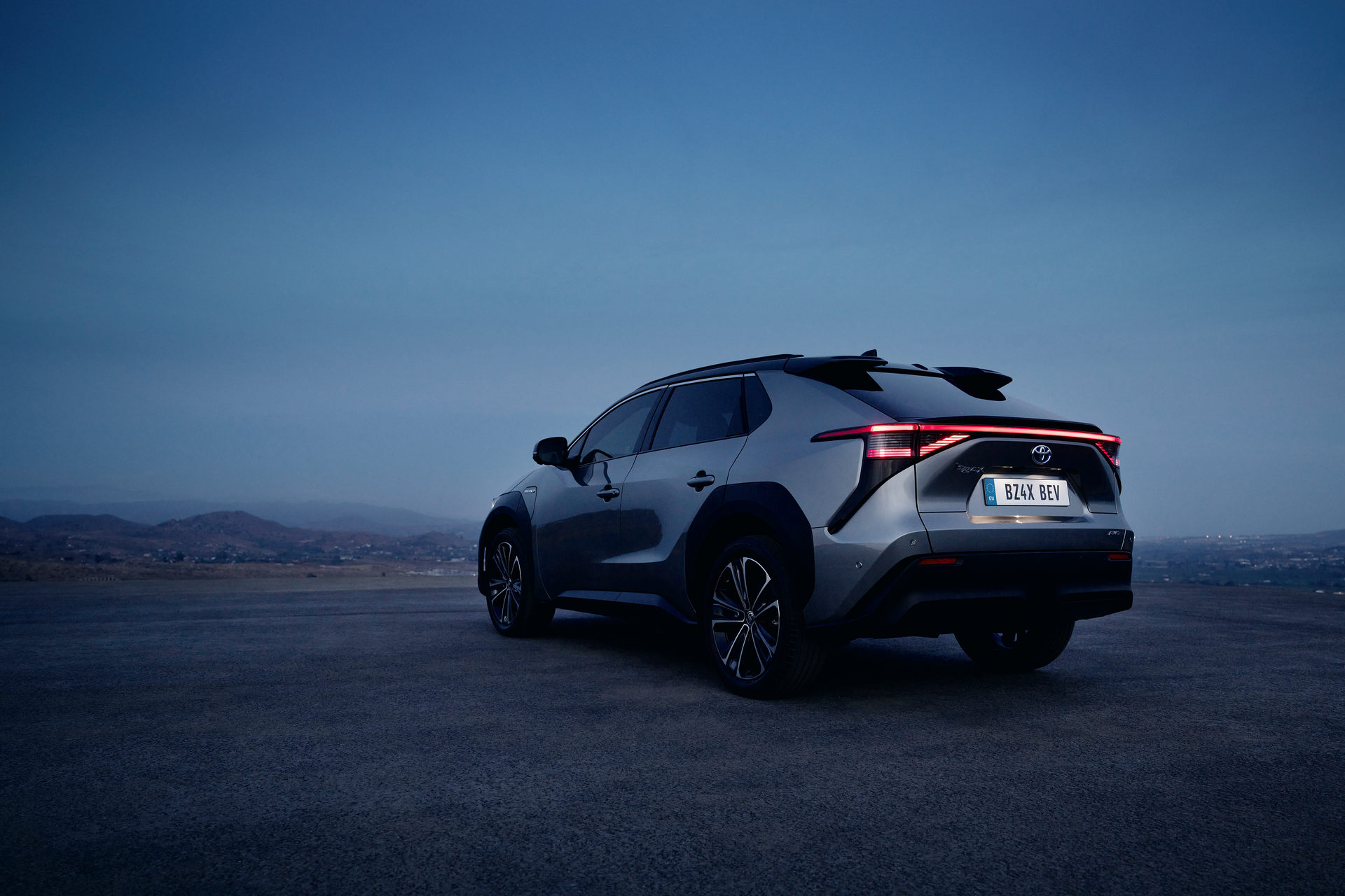 2022 Toyota bZ4X resim galerisi (05.12.2021)