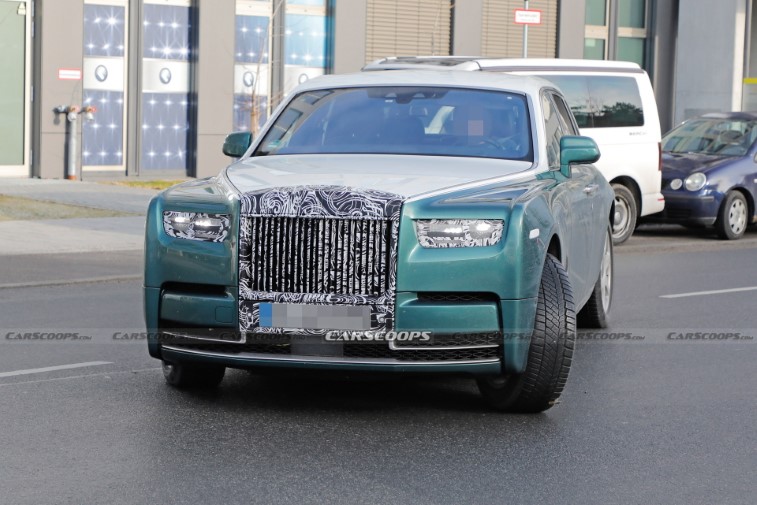2023 Rolls-Royce Phantom resim galerisi (04.01.2022)