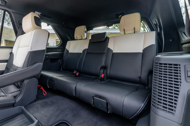 2023 Toyota Sequoia resim galerisi (26.01.2022)
