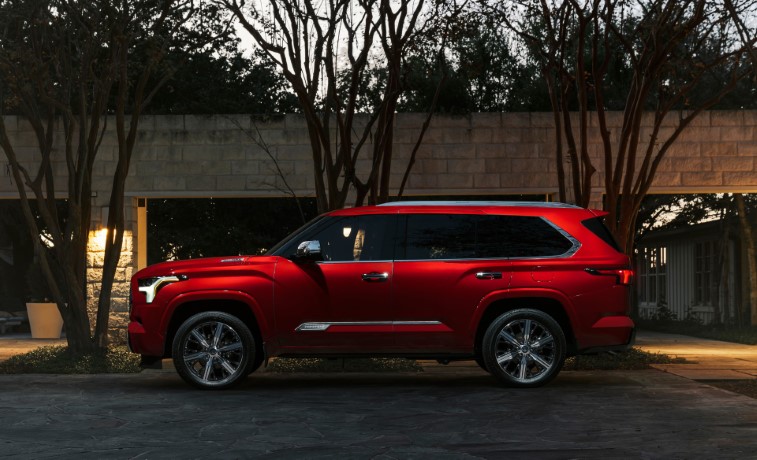 2023 Toyota Sequoia resim galerisi (26.01.2022)