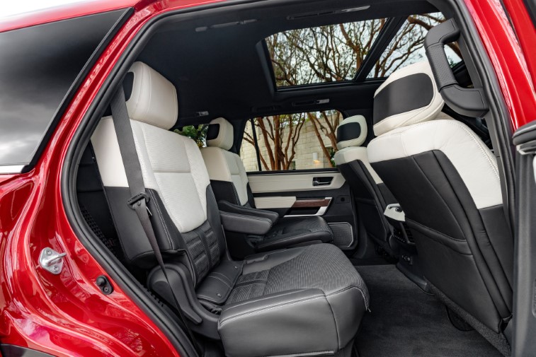 2023 Toyota Sequoia resim galerisi (26.01.2022)