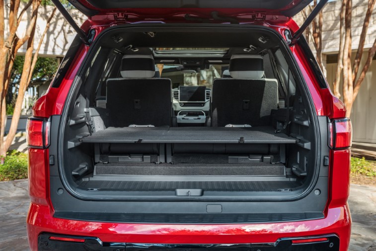 2023 Toyota Sequoia resim galerisi (26.01.2022)