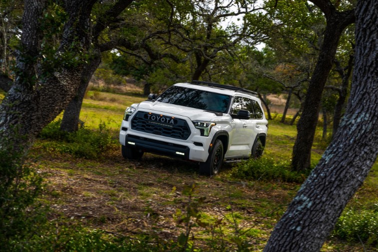 2023 Toyota Sequoia resim galerisi (26.01.2022)