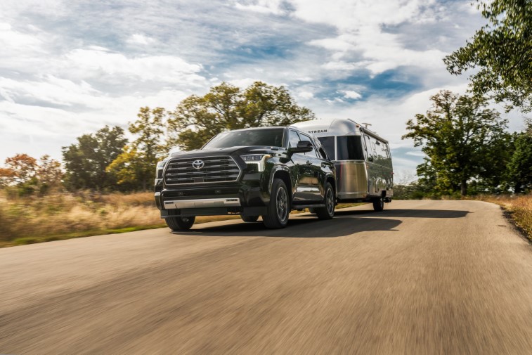 2023 Toyota Sequoia resim galerisi (26.01.2022)