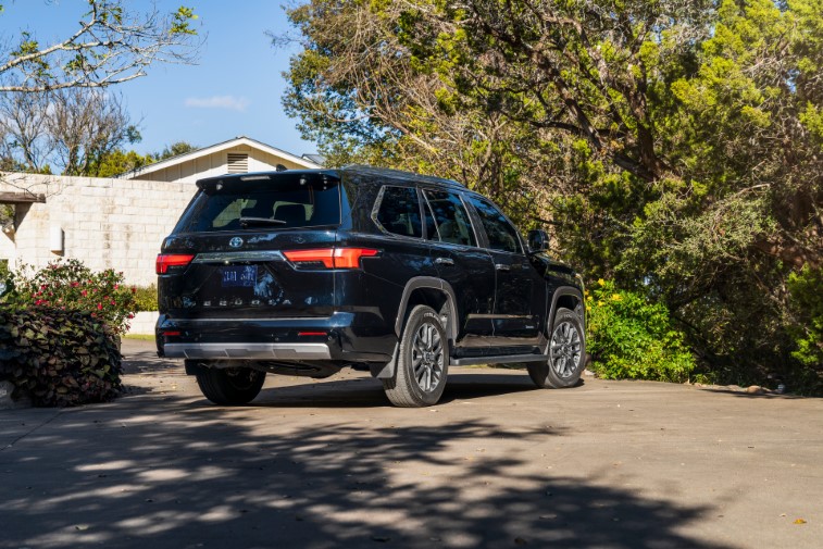 2023 Toyota Sequoia resim galerisi (26.01.2022)