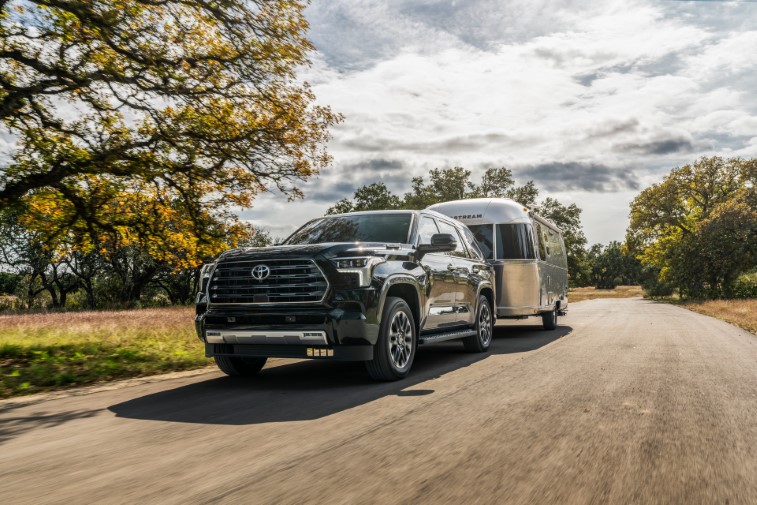 2023 Toyota Sequoia resim galerisi (26.01.2022)